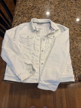 Vineyard Vines girls White Denim Jacket with Button-Front